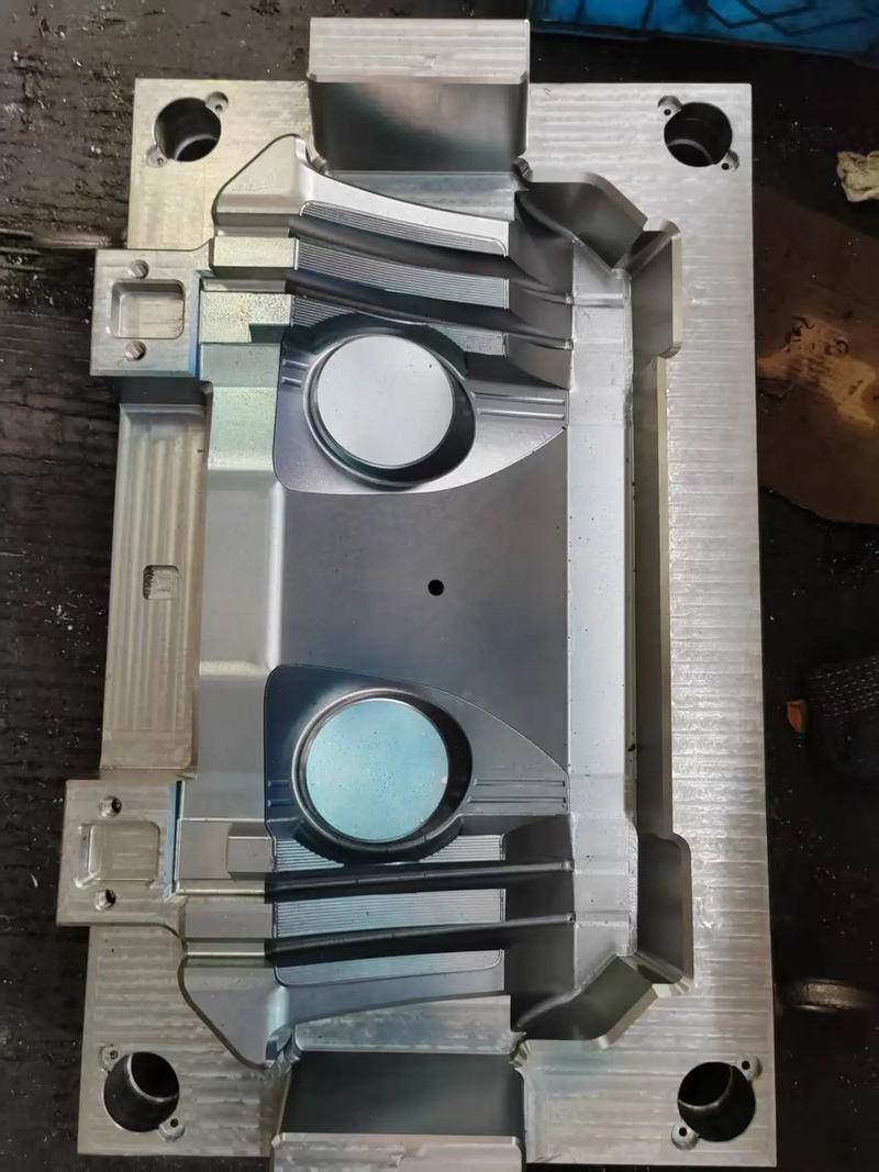 誠聘資深汽車塑件模具師傅（主攻車燈模具）